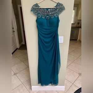 BEAUTIFUL DRESS with sparking beading and elegant ruching!